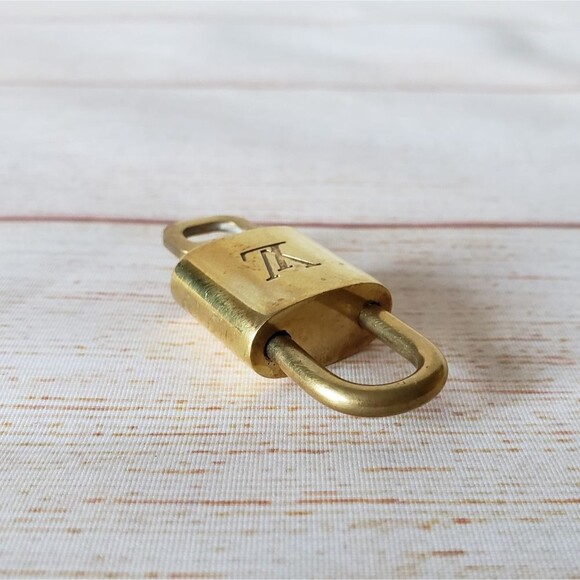 Authentic Louis Vuitton #301 Lock and Key Set Brass 300 Series Padlock - Picture 6 of 11